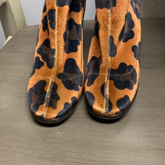 Topshop Leopard Sock Boots - Picture 4 of 15